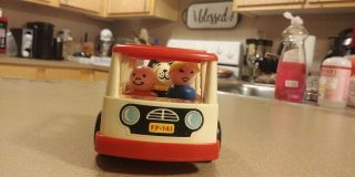 Vintage Fisher Price Little People White/Red Mini Bus 141,  With 5 FIGURES 2