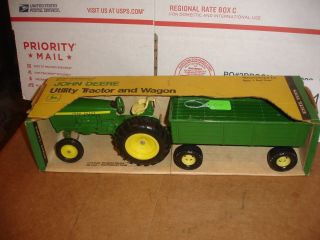 1/16 John Deere 30 Series Tractor And Wagon Set