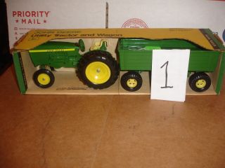 1/16 john deere 30 series tractor and wagon set 2