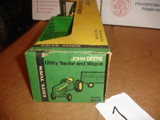 1/16 john deere 30 series tractor and wagon set 3