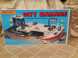 Vintage 1981 Matchbox City Garage Playset W/box