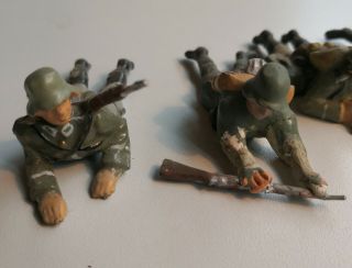 German WW 2 Elastolin / Lineol - Group of 4 fighting Soldiers - 7cm Figurines 3