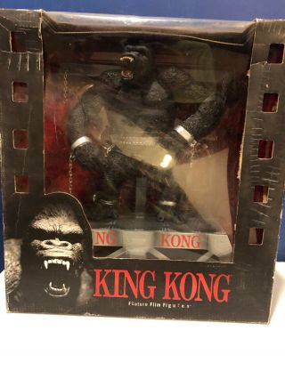 Mcfarlane Toys Movie Maniacs 3 10 " King Kong Box Set W/ Model,  Bridge Stand