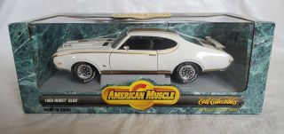 1/18 Scale Ertl American Muscle 1969 Hurst Olds 442 W - 30 White Die Cast Car
