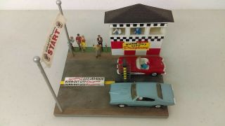 Ertl 1:43 Burn Out City Dragway Diorama With 60 Corvette & 68 Gto At Dragstrip