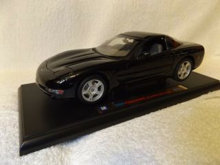 Vintage Diecast - - 1999 Chevy Corvette Coupe - - 1/18 Scale - - 9 " Long - - By Welly