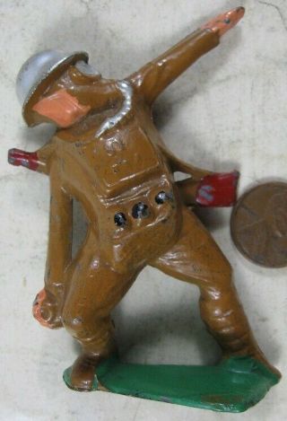 Vintage Barclay Manoil Soldier Throwing Grenade With Gas Mask 2