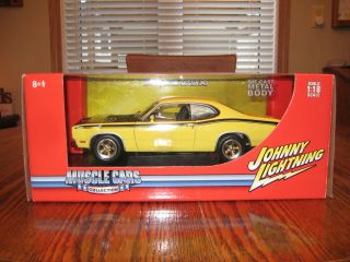 Johnny Lightning 1971 Plymouth Duster 340 1:18