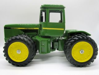 1/16 John Deere 4wd Tractor W/ Duals & Cab Diecast By Ertl 8650 Articulated