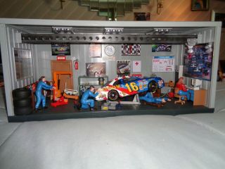 Ertl 16 Stock Car Garage Diorama,  1/24 Scale,