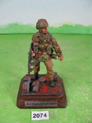 Vintage Metal Soldier On Wood Base Wwii Arnhem Commando Model Toy 2074