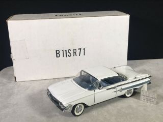 Franklin 1960 Chevrolet Impala Diecast Model 1:24 Scale White