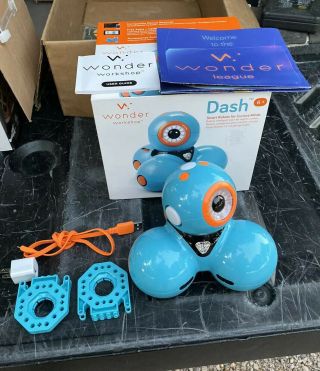Wonder Workshop Dash Robot - Blue Model Da01 - 05