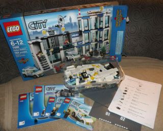 Lego City Police Station (7498) | 100 Complete W/ All Instruction Manuals