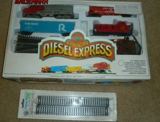 Bachman 5 Diesel Express Ho Scale Electric Train Set.  Extra Track