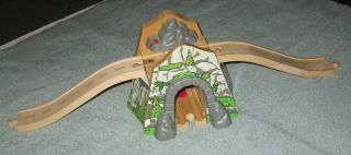 Thomas Wooden Railway Mountain Overpass W/ Ascending Track & " Sounds "