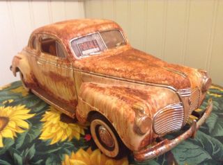 Road Signature 1941 Plymouth 1:18 Scale Diecast Car Weathered Barn Find Rusty