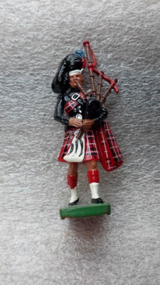 Pre Owned Britains Deetail 1989 Scottish Soldier With Bagpipes