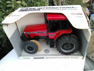 Case Ih 7150 Magnum Mfwd Tractor By Ertl,  1/16 Scale,  With Box