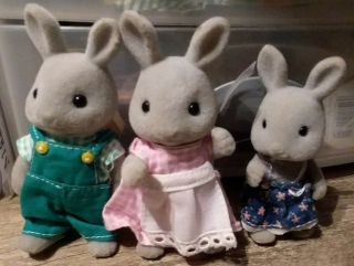 VINTAGE 1985 EPOCH SYLVANIAN FAMILIES CALICO CRITTERS BUNNY FAMILY DAD MOM GIRL 2