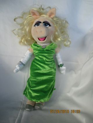 Disney Store Miss Piggy Muppet Most Wanted Emerald Green Dress Plush Doll 15”