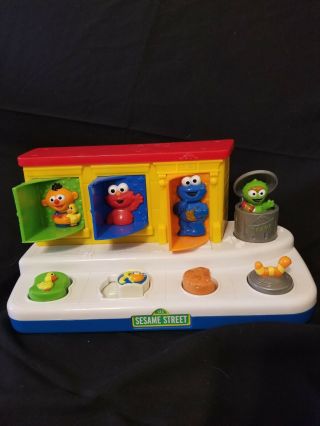 2004 Mattel Sesame Street Characters Pop Up Musical Toy