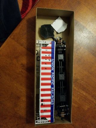 Athearn Ho Model Train Union Pacific Red White Blue Covered Hopper Car 5313