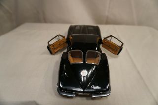 Danbury 1963 Chevrolet Corvette Sting Ray Coupe Black DieCast Model 2