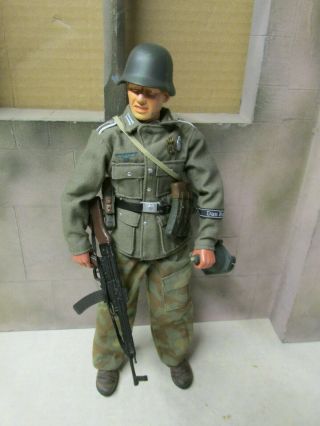 Custom Dragon Wwii German W/mp43 And Grenade Cluster Loose