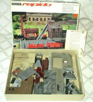 Arnold - Rapido - N Scale - 0821 - Operating Coal Dump Factory Set W Org Box - Germany