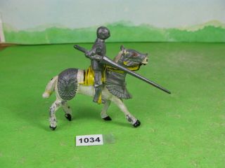 Vintage Unidentified Lead Soldier Jousting Knight On White Horse 1034