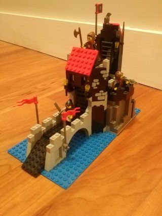 Lego Castle Wolfpack Tower (6075) Complete