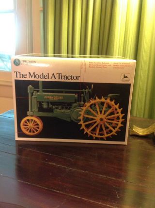 Ertl Precision Classics 1/16 John Deere The Model A Tractor