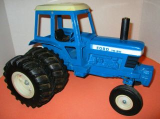 Cast Metal Ertl Ford Tw - 20 Tractor 1/12th Scale