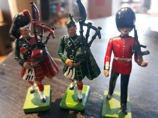 Vintage W.  BRITAIN Scots Guard Bagpipe toys soldiers - - 1990 1986 1988.  England 2