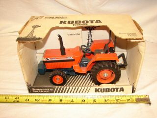 Farm Toy Collectible Tractor 1:16 Scale Models Kubota L2850 Orange