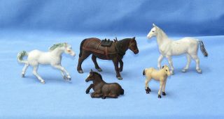 Britains England - 5 Plastic Horses,  Vintage 1960s - 1970s Farm Animals