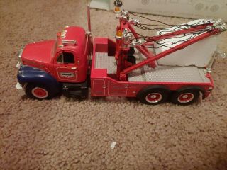 Mack 1960 B - 61 Tow Truck 1/34 Scale First Gear Mobil Die Cast