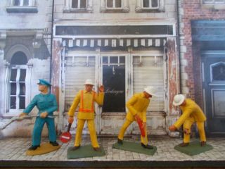 French Starlux Civilian Road Workers & Gas Station Attendant,  1/32 Plastic