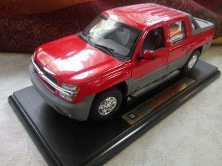 1:18 Welly Diecast 2001 Chevrolet Avalanche