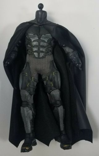 Mezco One:12 Collective Justice League Tactical Suit Batman Body & Cape Only