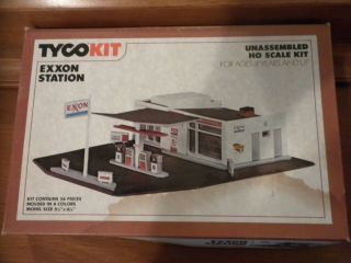 Tyco,  No.  7762,  Exxon Gas Station,  Fully Assembled,  W Germany,  Ford Car Incl.