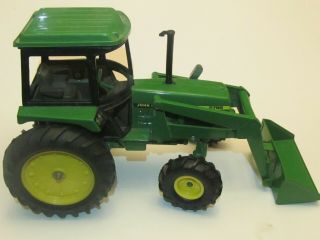 Diecast Farm Toy Tractor 1/16 Scale John Deere 2755 With Loader Bucket