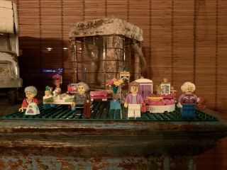 The Golden Girls Lego Figure Figures Rose,  Sophia,  Dorothy & Blanche Outdoor Set