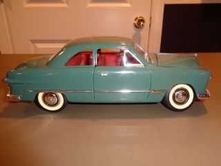 Mira Solido 1:18 Die Cast 1949 Ford Coupe Car Green
