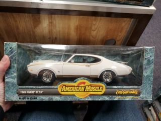 1969 Hurst Olds Ertl American Muscle Die - Cast Model 1:18 Scale White And Gold