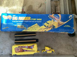 1988 Hot Wheels Mini Big Rigger Stunt Show Set W/ 