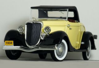 1:18 Mira Vintage Solido " 1934 Ford V8 Roadster " (creme) 8008 Deluxe Model 40