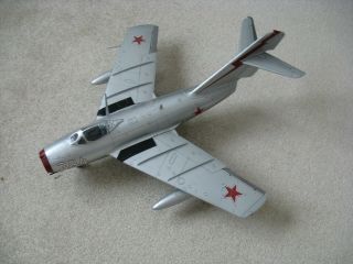 Ultimate Soldier: 1/18 - Scale Russian / Chinese Mig - 15 Jet.  Silver.