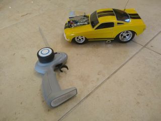 2004 Funline Muscle Machines Yellow 1966 Ford Mustang R/c 1:16,  Remote Control